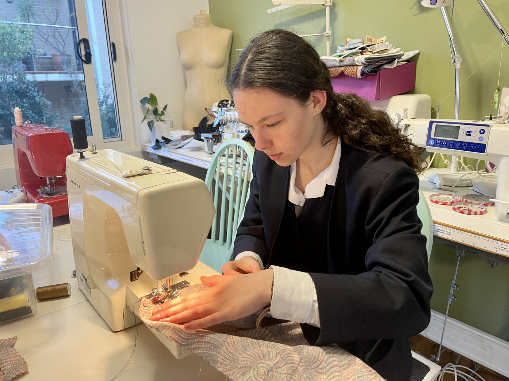 A course participant sewing with a sewing machine